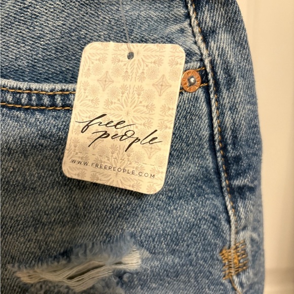 Free People Denim Shorts NWT size 28 waist - Picture 5 of 5